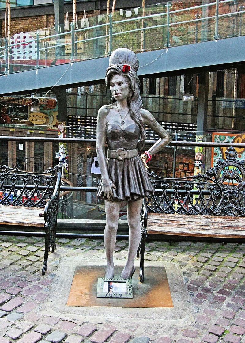 Amy Winehouse Statue